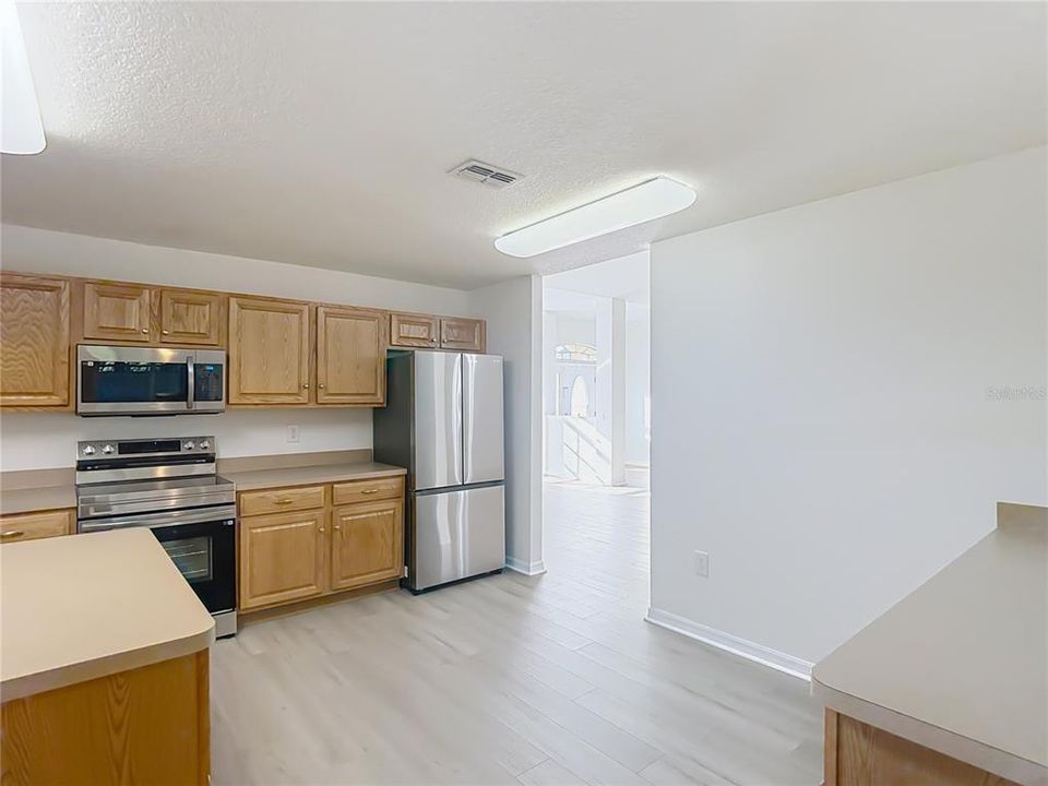 待售: $335,000 (4 贝兹, 3 浴室, 3049 平方英尺)