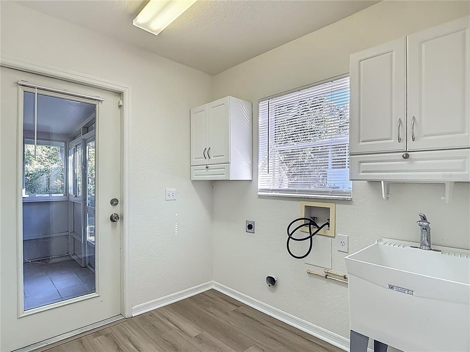 待售: $335,000 (4 贝兹, 3 浴室, 3049 平方英尺)