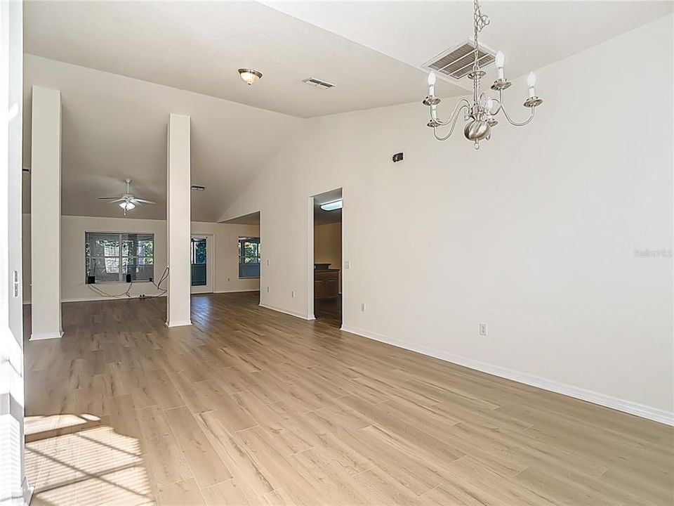 待售: $335,000 (4 贝兹, 3 浴室, 3049 平方英尺)