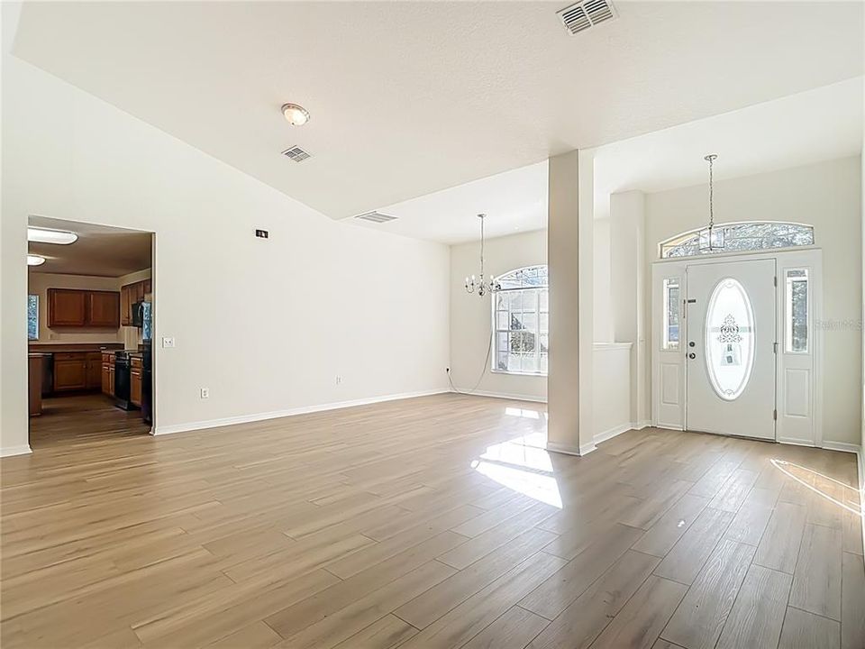 待售: $335,000 (4 贝兹, 3 浴室, 3049 平方英尺)