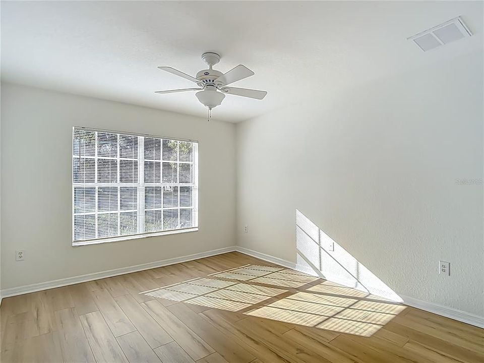 待售: $335,000 (4 贝兹, 3 浴室, 3049 平方英尺)