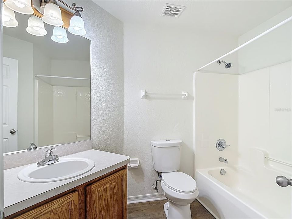 待售: $335,000 (4 贝兹, 3 浴室, 3049 平方英尺)