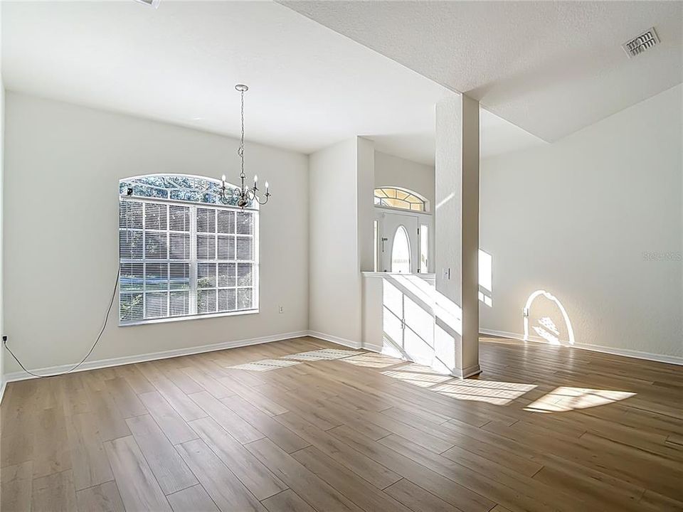 待售: $335,000 (4 贝兹, 3 浴室, 3049 平方英尺)