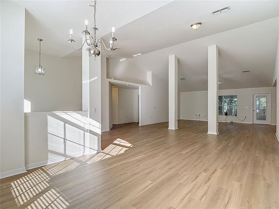 待售: $335,000 (4 贝兹, 3 浴室, 3049 平方英尺)