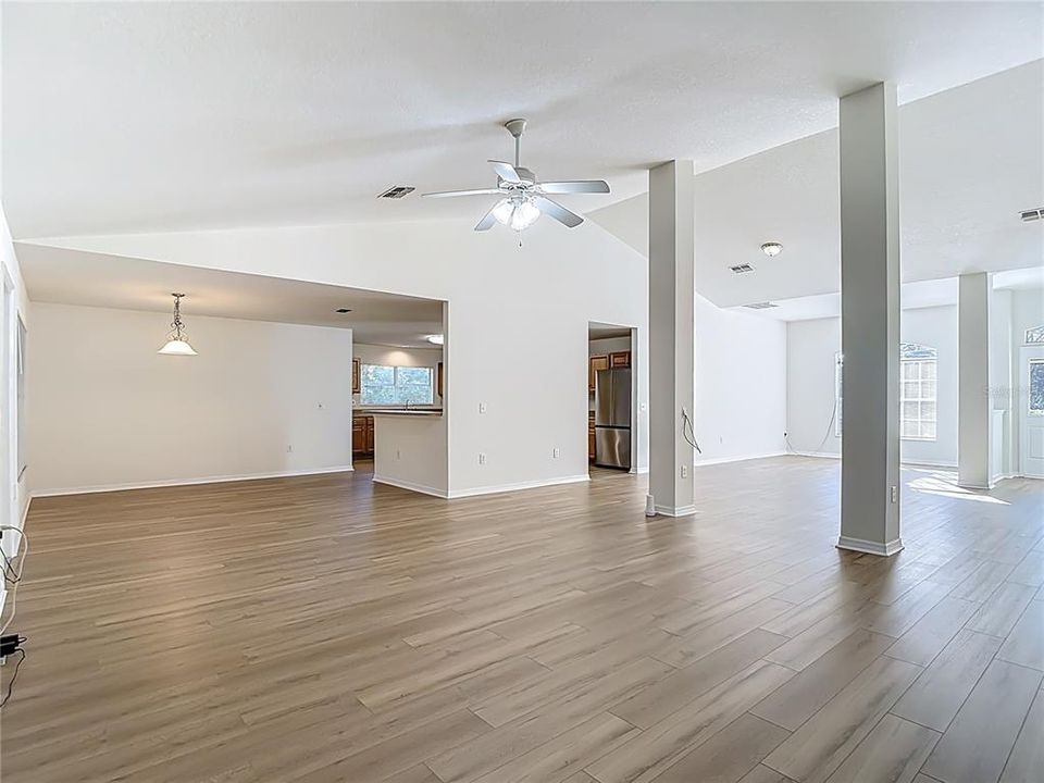 待售: $335,000 (4 贝兹, 3 浴室, 3049 平方英尺)