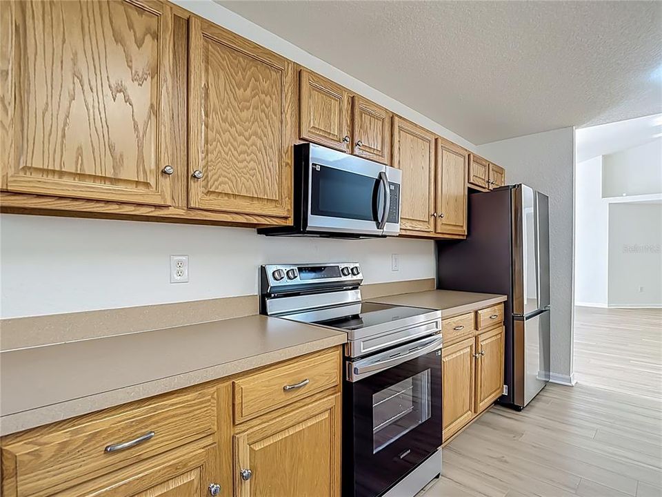 待售: $335,000 (4 贝兹, 3 浴室, 3049 平方英尺)