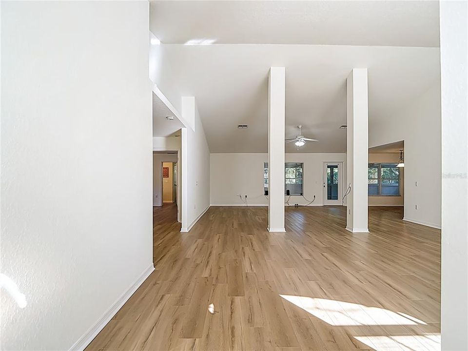 待售: $335,000 (4 贝兹, 3 浴室, 3049 平方英尺)