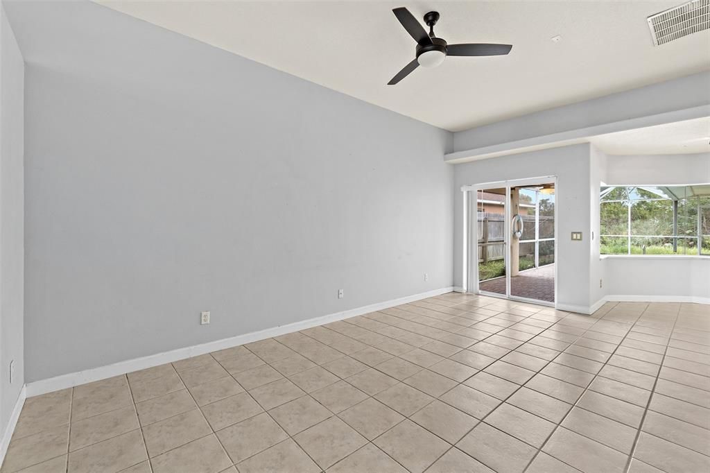 En Venta: $470,000 (4 camas, 2 baños, 2028 Pies cuadrados)