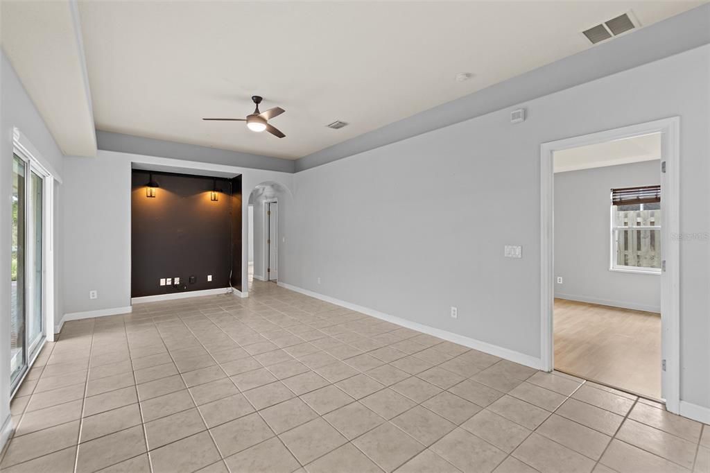 En Venta: $470,000 (4 camas, 2 baños, 2028 Pies cuadrados)