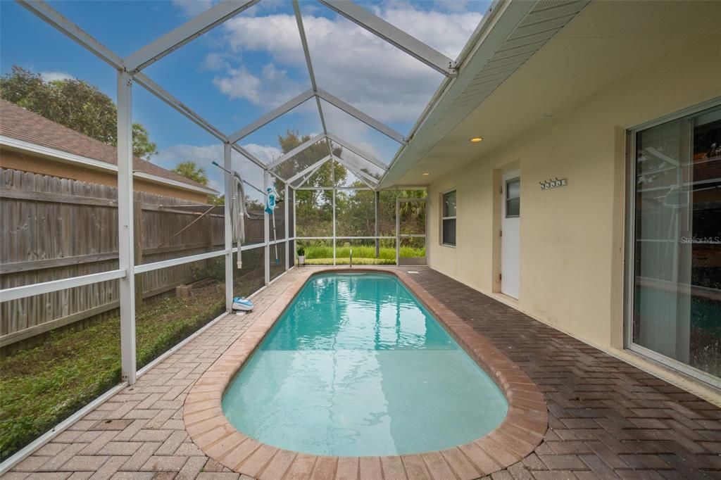 En Venta: $470,000 (4 camas, 2 baños, 2028 Pies cuadrados)