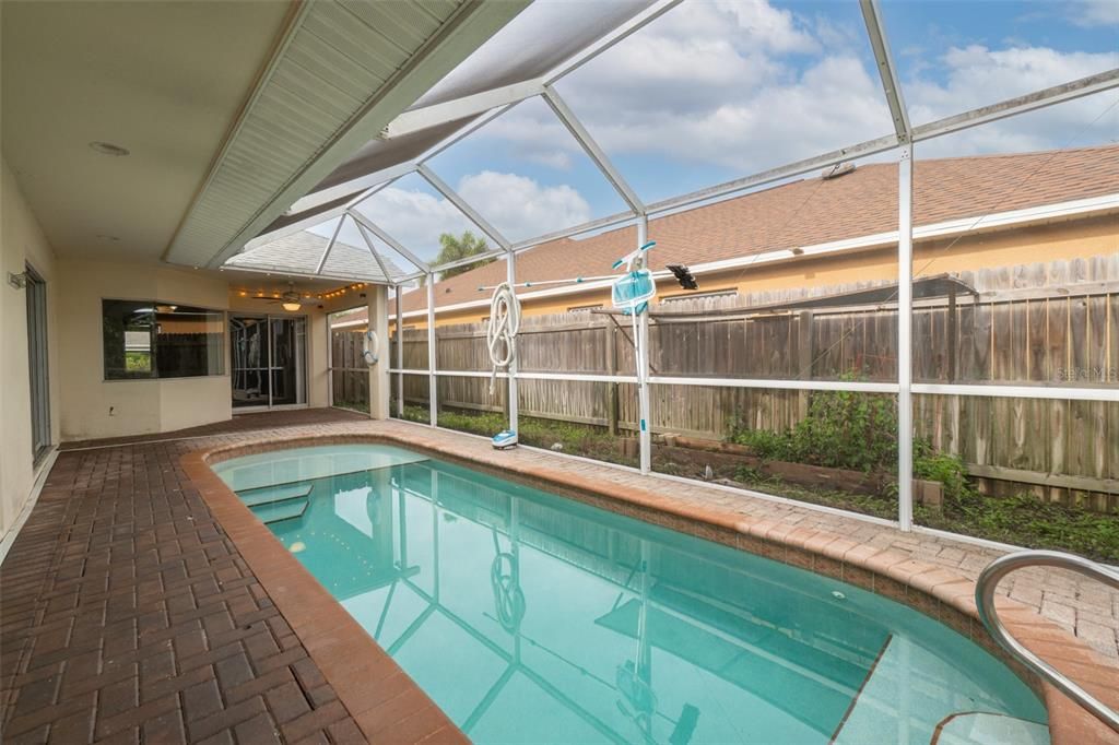 En Venta: $470,000 (4 camas, 2 baños, 2028 Pies cuadrados)