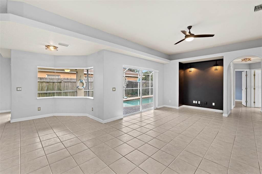 En Venta: $470,000 (4 camas, 2 baños, 2028 Pies cuadrados)