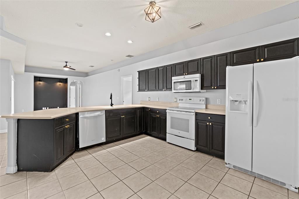 En Venta: $470,000 (4 camas, 2 baños, 2028 Pies cuadrados)