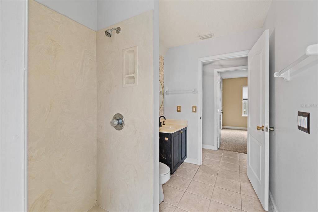 En Venta: $470,000 (4 camas, 2 baños, 2028 Pies cuadrados)