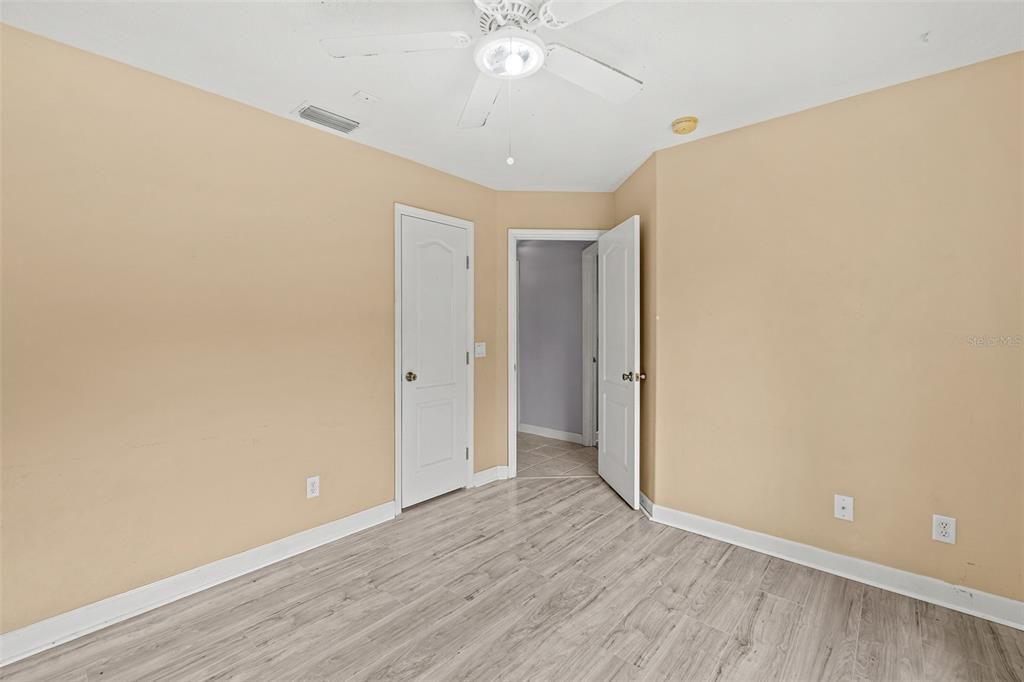 En Venta: $470,000 (4 camas, 2 baños, 2028 Pies cuadrados)