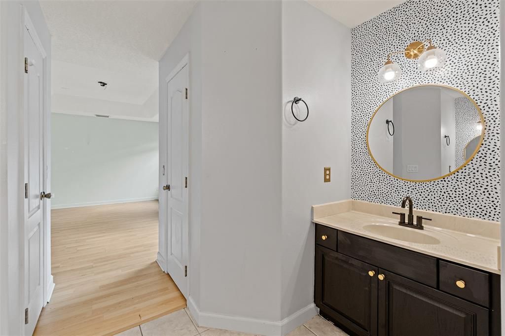 En Venta: $470,000 (4 camas, 2 baños, 2028 Pies cuadrados)