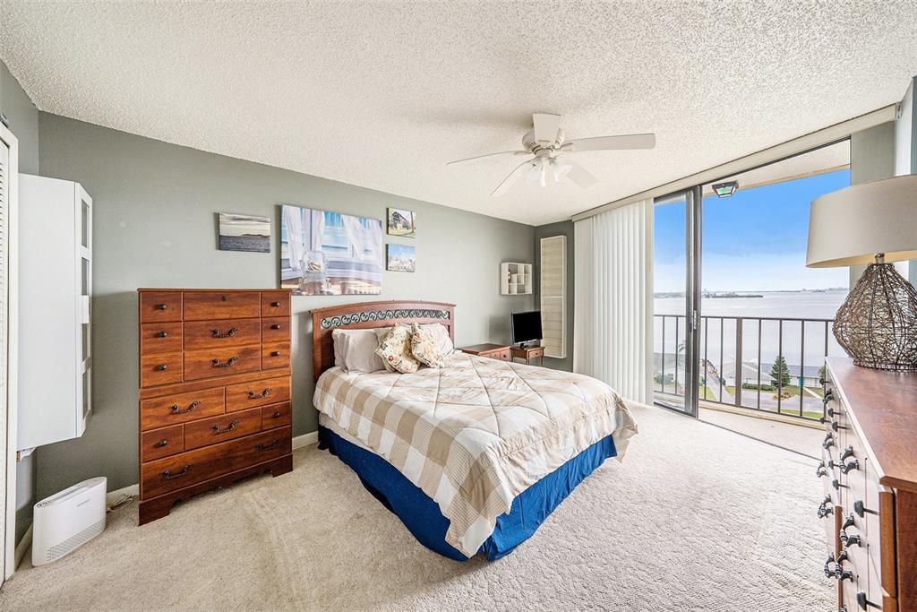 Activo con contrato: $450,000 (2 camas, 2 baños, 1085 Pies cuadrados)