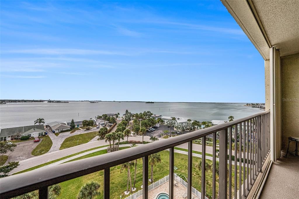 Activo con contrato: $450,000 (2 camas, 2 baños, 1085 Pies cuadrados)