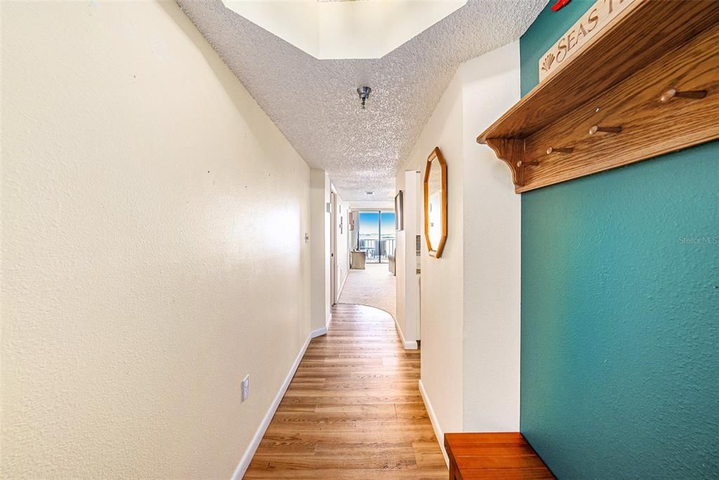 Activo con contrato: $450,000 (2 camas, 2 baños, 1085 Pies cuadrados)