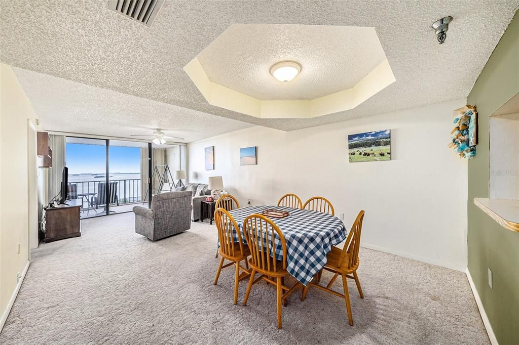 Activo con contrato: $450,000 (2 camas, 2 baños, 1085 Pies cuadrados)