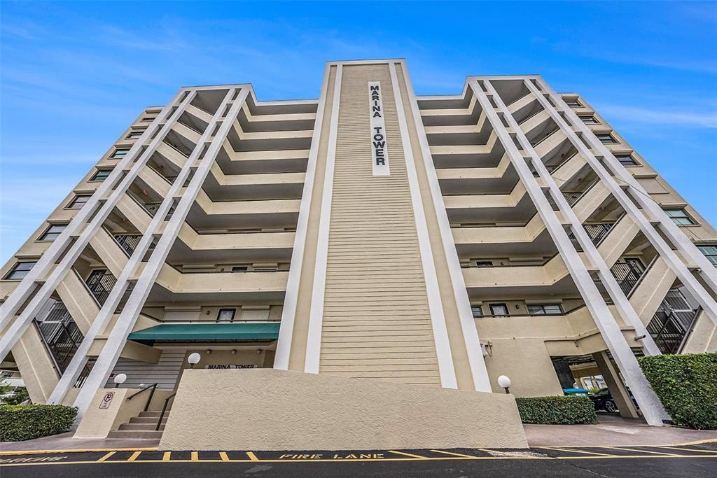 Activo con contrato: $450,000 (2 camas, 2 baños, 1085 Pies cuadrados)