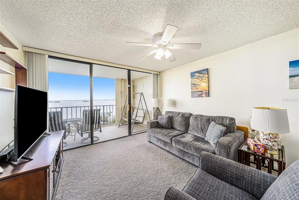 Activo con contrato: $450,000 (2 camas, 2 baños, 1085 Pies cuadrados)