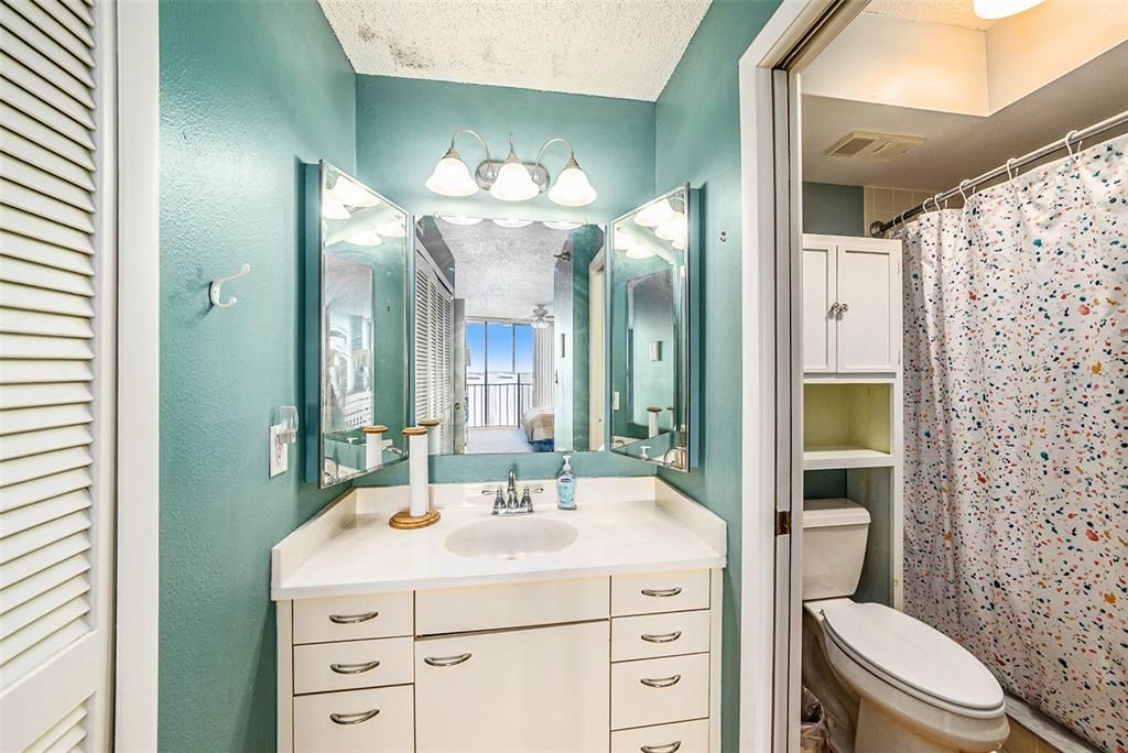 Activo con contrato: $450,000 (2 camas, 2 baños, 1085 Pies cuadrados)