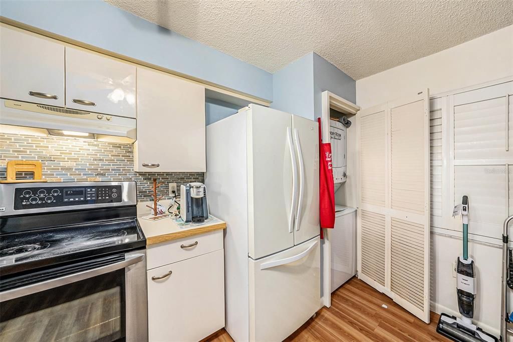 Activo con contrato: $450,000 (2 camas, 2 baños, 1085 Pies cuadrados)