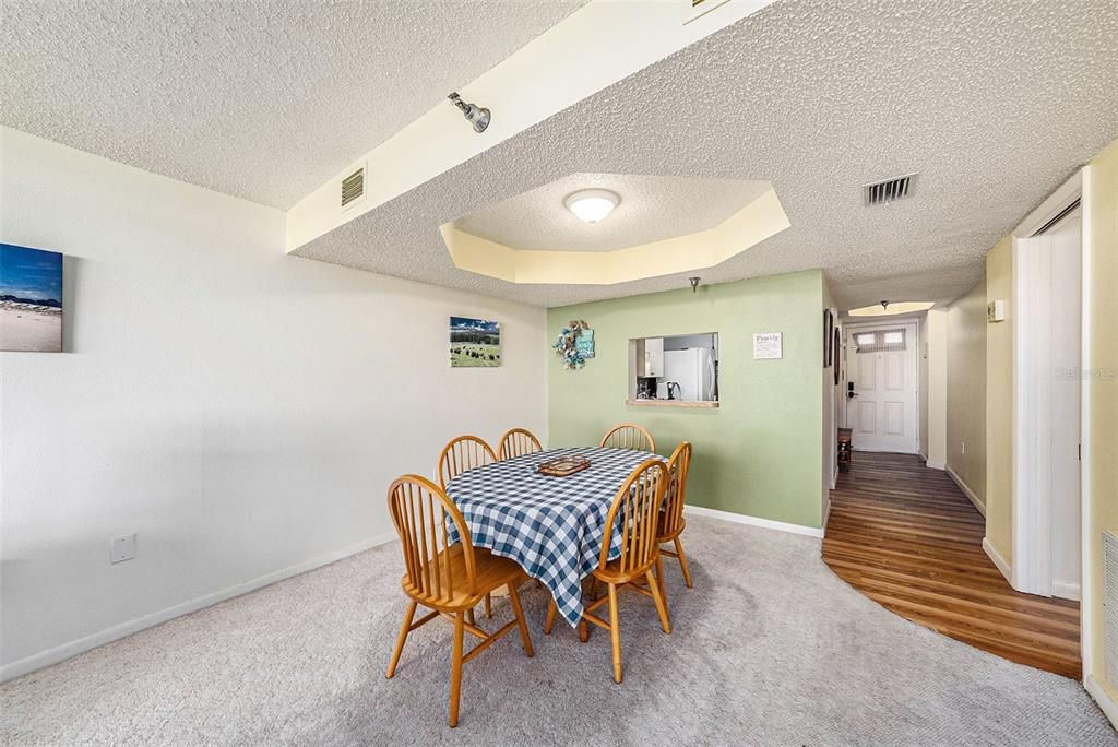 Activo con contrato: $450,000 (2 camas, 2 baños, 1085 Pies cuadrados)