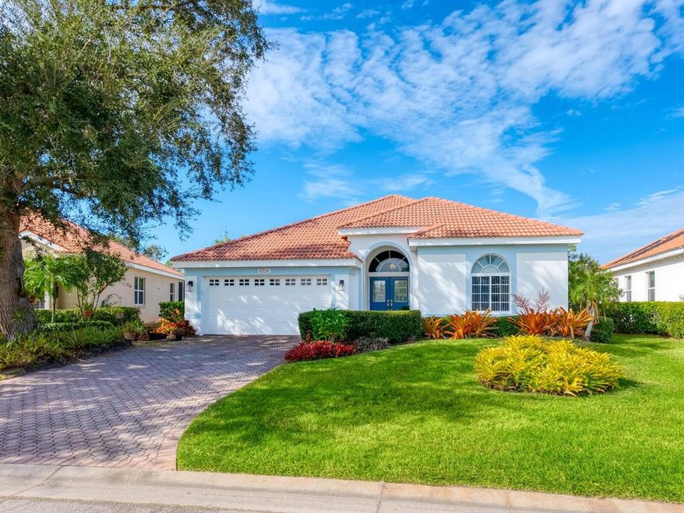 For Sale: $595,000 (3 beds, 2 baths, 2162 Square Feet)