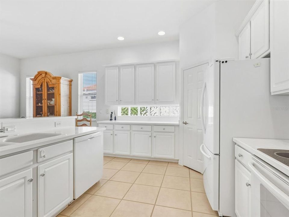 For Sale: $595,000 (3 beds, 2 baths, 2162 Square Feet)