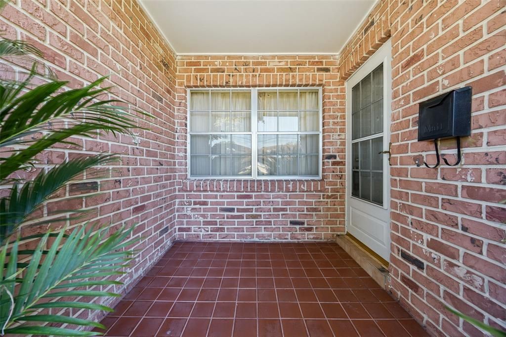 На продажу: $222,900 (2 спален, 2 ванн, 1031 Квадратных фут)