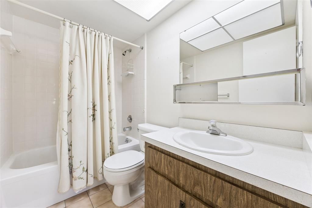 На продажу: $222,900 (2 спален, 2 ванн, 1031 Квадратных фут)