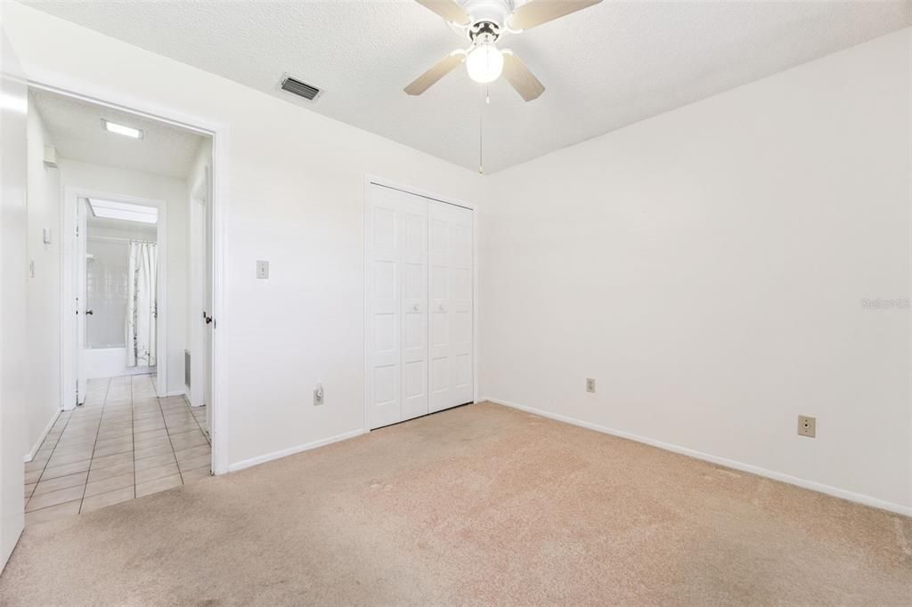 На продажу: $222,900 (2 спален, 2 ванн, 1031 Квадратных фут)