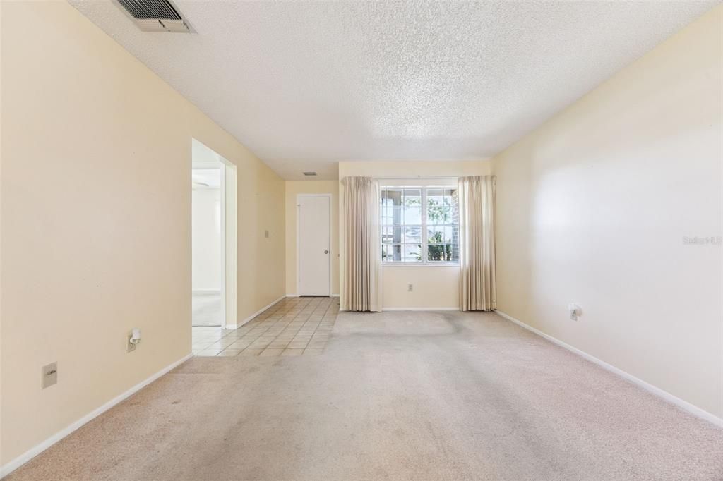 На продажу: $222,900 (2 спален, 2 ванн, 1031 Квадратных фут)