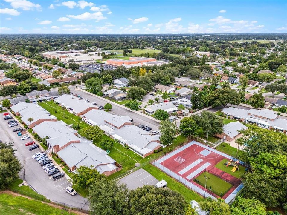 На продажу: $222,900 (2 спален, 2 ванн, 1031 Квадратных фут)