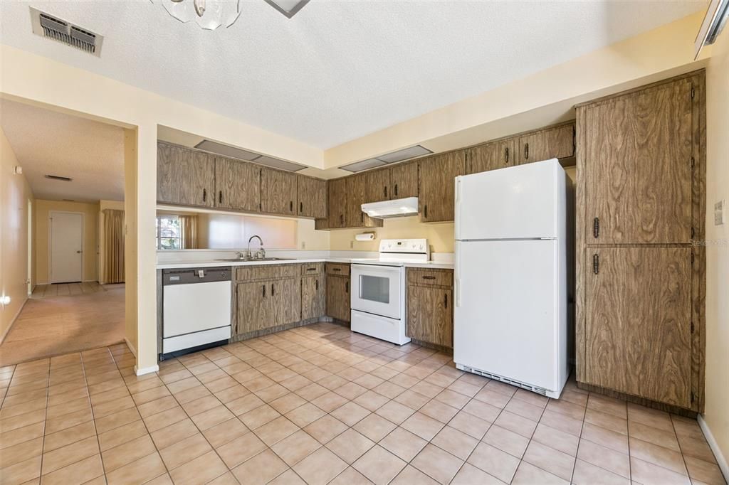 На продажу: $222,900 (2 спален, 2 ванн, 1031 Квадратных фут)