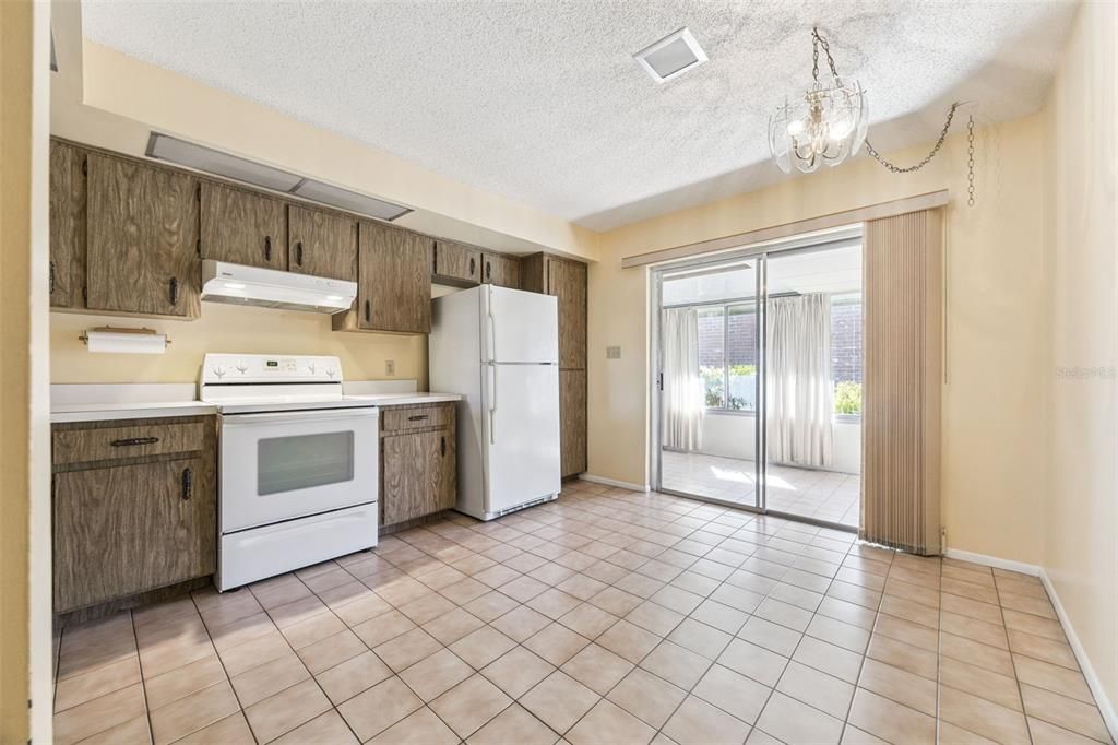 На продажу: $222,900 (2 спален, 2 ванн, 1031 Квадратных фут)