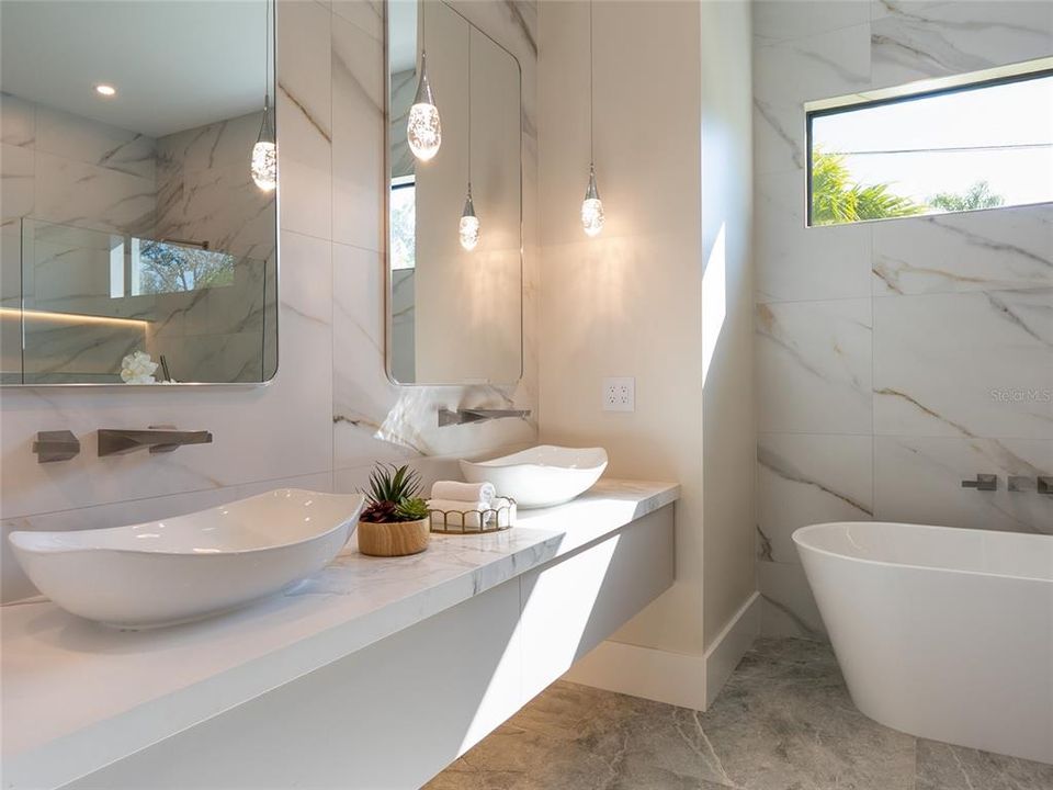 На продажу: $2,850,000 (4 спален, 4 ванн, 3954 Квадратных фут)