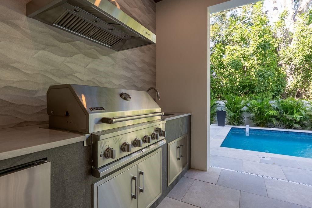 На продажу: $2,850,000 (4 спален, 4 ванн, 3954 Квадратных фут)