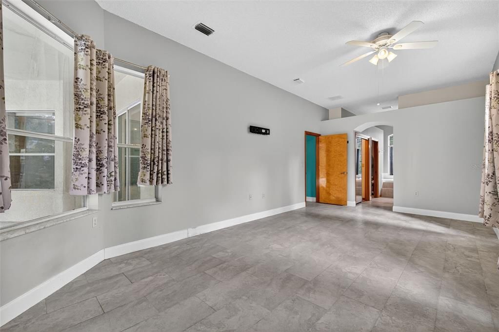 En Venta: $480,000 (3 camas, 2 baños, 1920 Pies cuadrados)