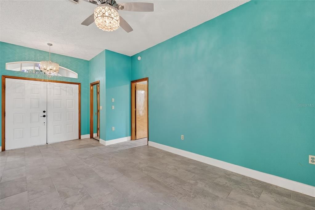 En Venta: $480,000 (3 camas, 2 baños, 1920 Pies cuadrados)