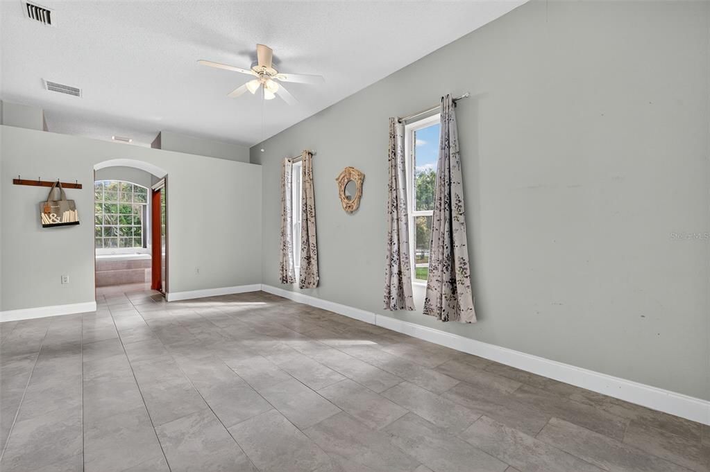 En Venta: $480,000 (3 camas, 2 baños, 1920 Pies cuadrados)