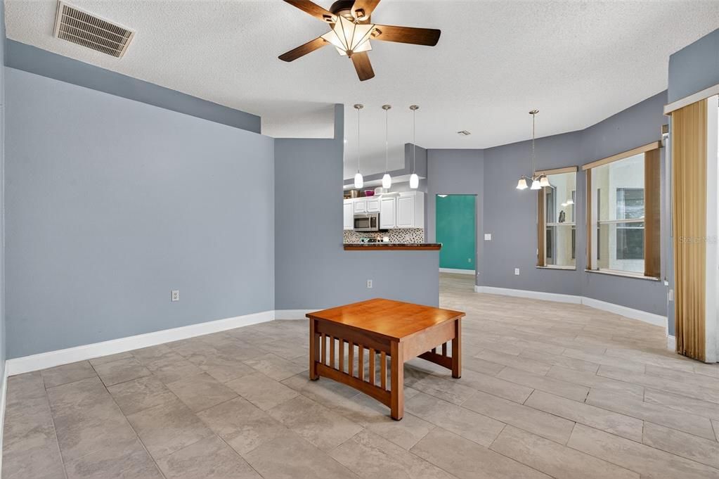 En Venta: $480,000 (3 camas, 2 baños, 1920 Pies cuadrados)