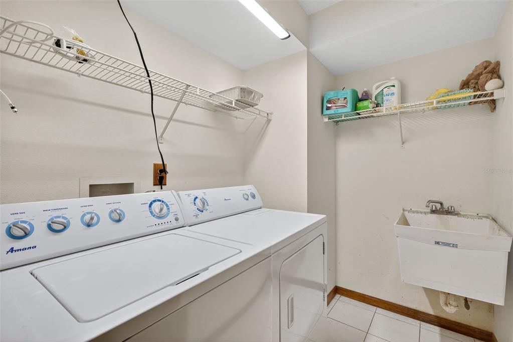 En Venta: $480,000 (3 camas, 2 baños, 1920 Pies cuadrados)