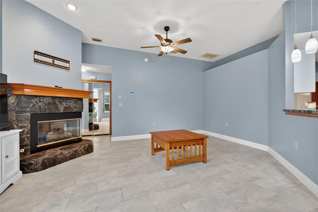 En Venta: $480,000 (3 camas, 2 baños, 1920 Pies cuadrados)