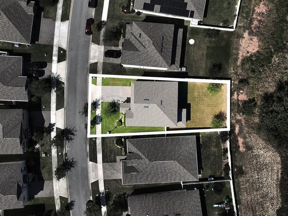 Activo con contrato: $415,000 (4 camas, 2 baños, 3031 Pies cuadrados)