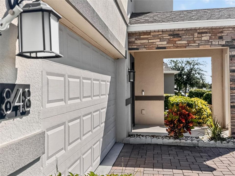 Activo con contrato: $415,000 (4 camas, 2 baños, 3031 Pies cuadrados)