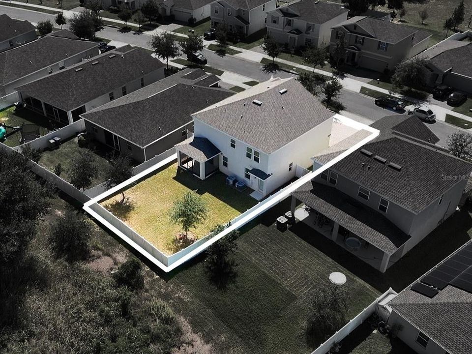 Activo con contrato: $415,000 (4 camas, 2 baños, 3031 Pies cuadrados)