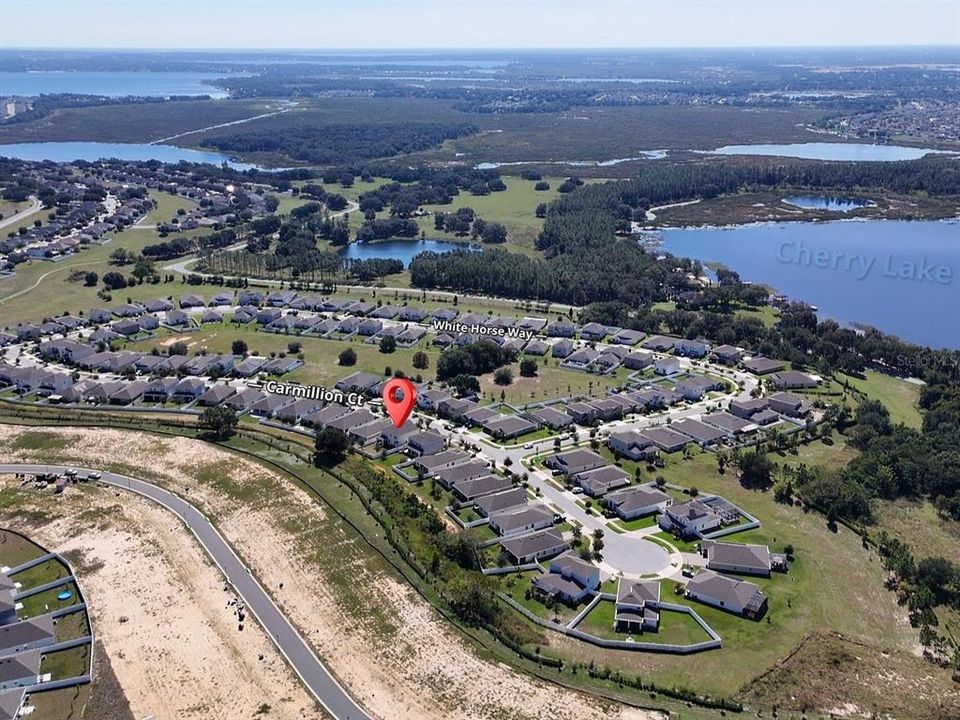 Activo con contrato: $415,000 (4 camas, 2 baños, 3031 Pies cuadrados)